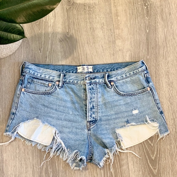 We The Free Pants - We The Free Jean Shorts Size 31 Boho Distressed Hem